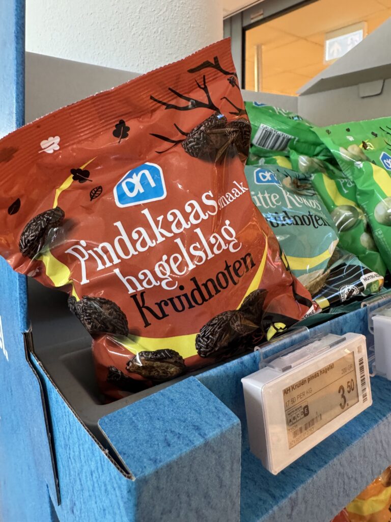 Een zak kruidnoten met pindakaas-hageslagsmaak